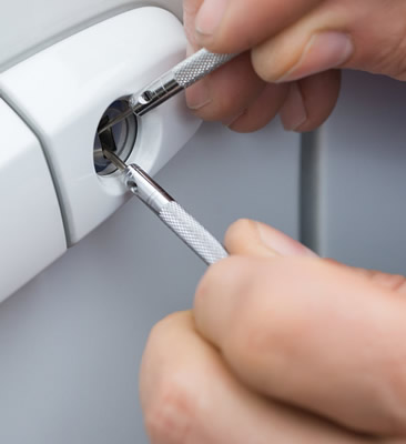 Car key replacement and mobile locksmith service in Aventura